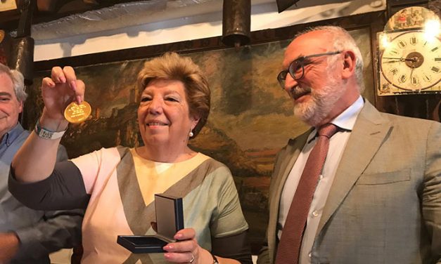 Reunión de la Junta de Decanos y homenaje a dos Decanos